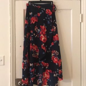 High low skirt. Size medium. NWT